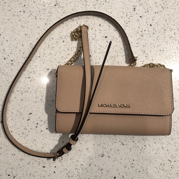 Michael Kors Handbags - Michael Kors Wallet on Chain Michael Kors Handbags - Michael Kors Wallet on Chain